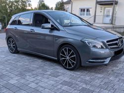 Grau Gebraucht 2011 Mercedes B200 Van / Kleinbus | 8.600 € (Teuer)