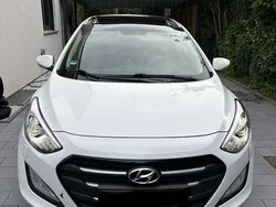 Weiß Gebraucht 2017 Hyundai i30 Premium Kombi | 14.000 € (Fairer Preis)