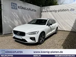 Crystal white pearl (weiß) (metallic) Gebraucht 2019 Volvo V60 R-Design Kombi | 38.490 € (Teuer)