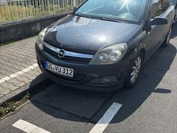 Schwarz Gebraucht 2006 Opel Astra GTC Edition Limousine | 900 € (Superpreis)