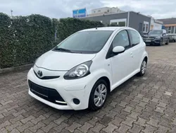 Weiß Gebraucht 2012 Toyota Aygo Cool Kleinwagen | 3.700 € (Fairer Preis)
