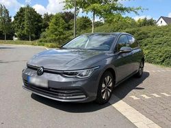 Grau Gebraucht 2024 VW Golf VIII Limousine | 25.900 € (Superpreis)