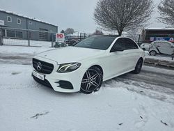 Weiß Gebraucht 2016 Mercedes E220 Limousine | 27.499 €