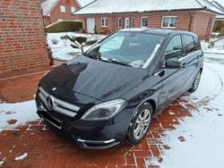 Schwarz Gebraucht 2014 Mercedes B200 Van / Kleinbus | 6.990 € (Fairer Preis)