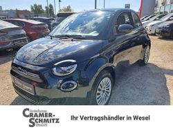 Schwarz Gebraucht 2022 Fiat 500e Action Limousine | 15.990 € (Fairer Preis)
