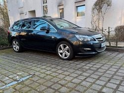 Schwarz Gebraucht 2013 Opel Astra Kombi | 4.450 € (Superpreis)