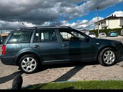 Grau Gebraucht 2003 VW Golf IV Limousine | 3.333 €