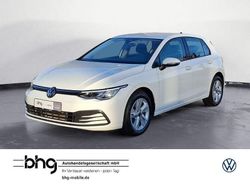 Weiss Gebraucht 2022 VW Golf VIII Life Limousine | 20.390 € (Fairer Preis)