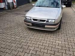 Silber Gebraucht 1993 Opel Vectra Limousine | 4.350 €