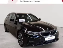 Schwarz Gebraucht 2021 BMW 330 Sport Line Kombi | 23.389 €