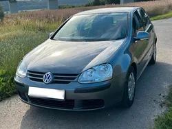 Grau Gebraucht 2004 VW Golf V Kleinwagen | 2.900 € (Fairer Preis)