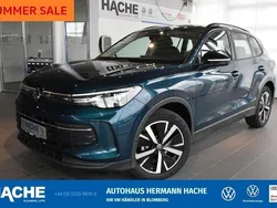 Blau Gebraucht 2024 VW Tiguan Goal SUV | 38.749 € (Superpreis)