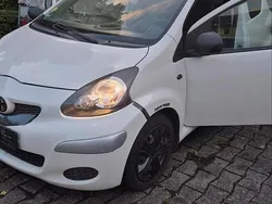 Weiß Gebraucht 2010 Toyota Aygo Kleinwagen | 1.499 € (Guter Preis)