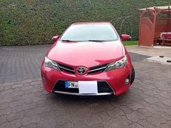 Rot Gebraucht 2014 Toyota Auris Comfort Limousine | 9.000 € (Fairer Preis)