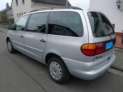 Silber Gebraucht 1998 VW Sharan Family Van / Kleinbus | 3.750 €
