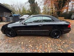 Schwarz Gebraucht 2023 Mercedes 240 Cabrio | 3.250 €