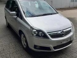 Grau Gebraucht 2005 Opel Zafira Van / Kleinbus | 1.500 € (Fairer Preis)
