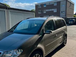 Grau Gebraucht 2009 VW Touran Van / Kleinbus | 2.800 € (Superpreis)