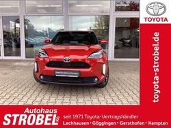 Karminarot metallic Gebraucht 2021 Toyota Yaris Hybrid Team SUV | 22.980 € (Fairer Preis)