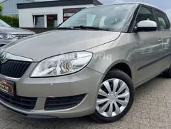 Beige Gebraucht 2011 Skoda Fabia Ambiente Limousine | 6.799 € (Fairer Preis)