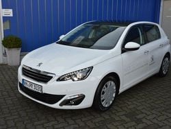 Weiß Gebraucht 2015 Peugeot 308 Allure Limousine | 27.250 €