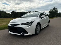 Weiß Gebraucht 2021 Toyota Corolla Hybrid Comfort Limousine | 11.500 € (Teuer)