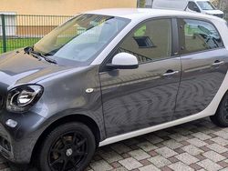 Grau Gebraucht 2017 Smart ForFour Kleinwagen | 9.900 € (Fairer Preis)