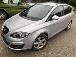 Grau Gebraucht 2010 Seat Altea XL Reference Van / Kleinbus | 6.990 € (Fairer Preis)