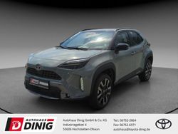 Urban khaki, dach schwarz Gebraucht 2024 Toyota Yaris Hybrid Edition SUV | 31.995 € (Etwas zu teuer)
