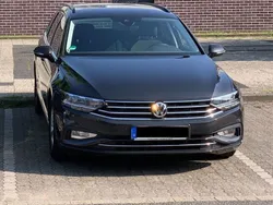 Grau Gebraucht 2020 VW Passat Business Kombi | 21.000 € (Fairer Preis)
