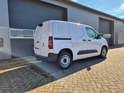 Weiß Gebraucht 2023 Peugeot Partner Van / Kleinbus | 17.970 €