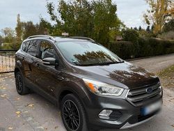 Grau Gebraucht 2017 Ford Kuga SUV | 15.999 € (Teuer)
