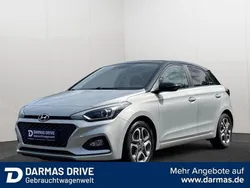 Silber Gebraucht 2020 Hyundai i20 Advantage Limousine | 13.490 € (Fairer Preis)