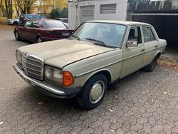 Grün Gebraucht 1983 Mercedes 200 Limousine | 2.700 €
