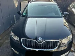 Schwarz Gebraucht 2016 Skoda Octavia Ambition Kombi | 9.900 € (Fairer Preis)