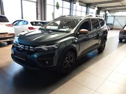 Grün Gebraucht 2024 Dacia Jogger Extreme Limousine | 19.990 € (Fairer Preis)