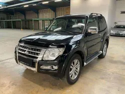 Schwarz Gebraucht 2015 Mitsubishi Pajero Top SUV | 33.950 € (Etwas zu teuer)