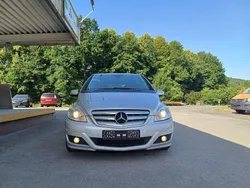 Silber Gebraucht 2010 Mercedes B200 Van / Kleinbus | 2.590 € (Fairer Preis)