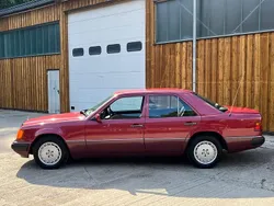 Rot Gebraucht 1989 Mercedes E200 Limousine | 11.500 €