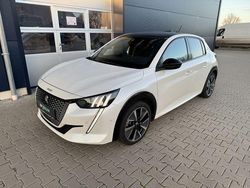 Weiß Gebraucht 2021 Peugeot e-208 GT Kleinwagen | 17.990 € (Fairer Preis)