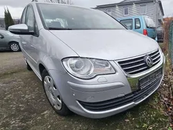 Grau Gebraucht 2009 VW Touran Van / Kleinbus | 7.990 €