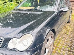 Schwarz Gebraucht 2004 Mercedes C270 Avantgarde Limousine | 2.299 € (Teuer)