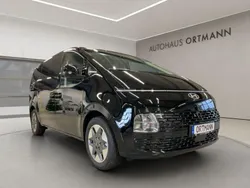 Abyss black Gebraucht 2024 Hyundai Staria Trend Van | 50.640 € (Fairer Preis)