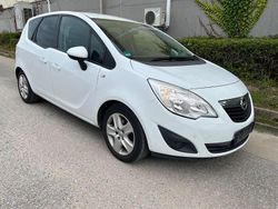 Weiß Gebraucht 2012 Opel Meriva Selection Van / Kleinbus | 2.950 € (Guter Preis)