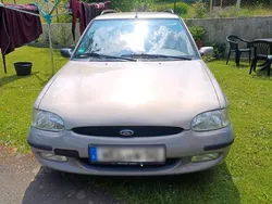 Grau Gebraucht 1998 Ford Escort Kombi | 2.450 €