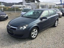 Grau Gebraucht 2006 Opel Astra Edition Limousine | 3.800 €