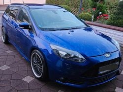 Blau Gebraucht 2014 Ford Focus ST Kombi | 8.590 € (Fairer Preis)