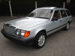 Silber Gebraucht 1988 Mercedes E300 Limousine | 5.950 €