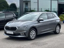 Grau Gebraucht 2024 Skoda Fabia Selection Limousine | 20.900 € (Fairer Preis)