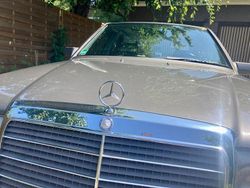 Grau Gebraucht 1992 Mercedes 200 Limousine | 6.200 €